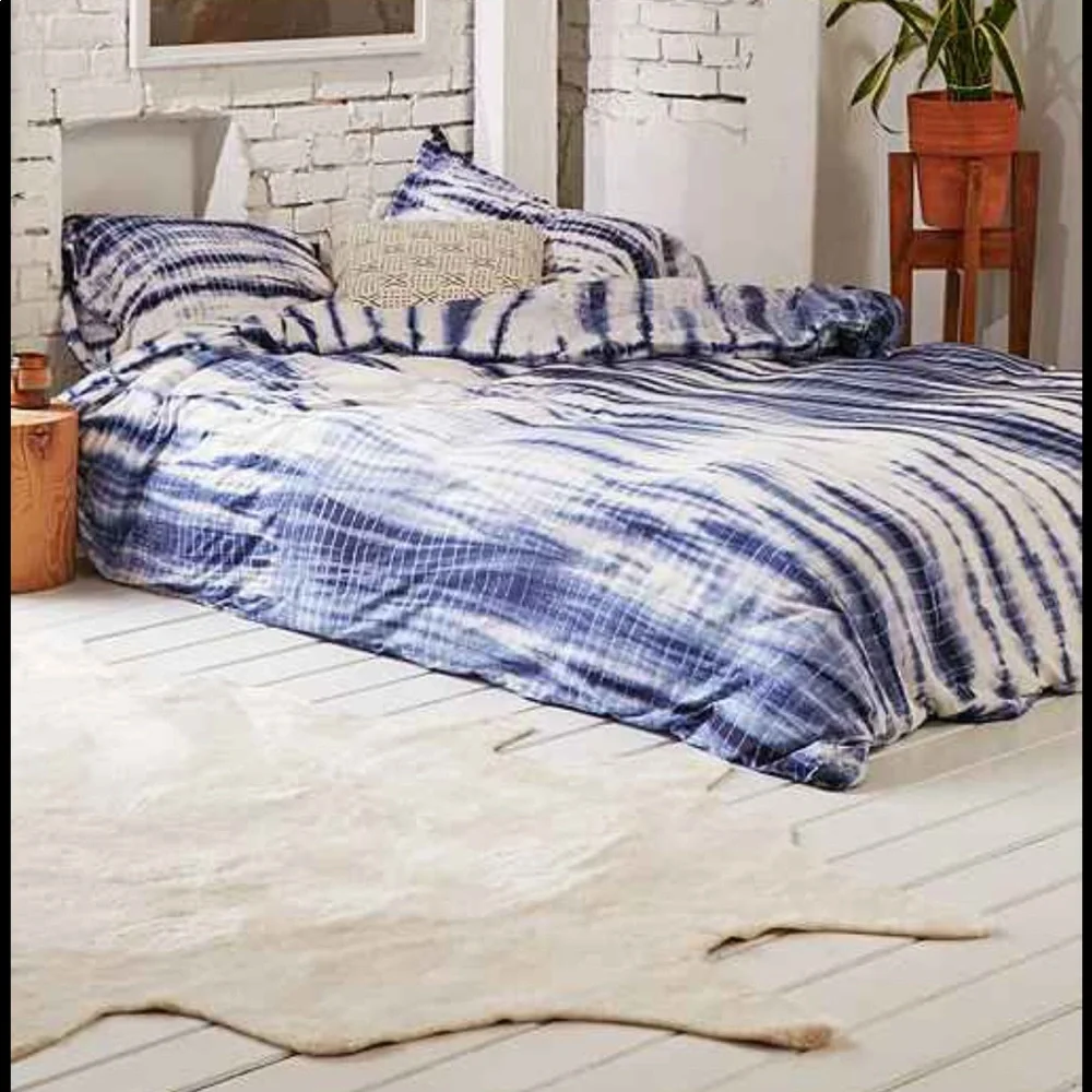 Urban Outfitters Blue Tye Dye Shibori Streak Dyed Jersey Full/Queen Duvet Cover